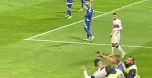 Фен атакува Роналдо за селфи