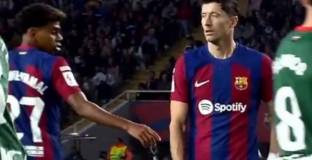 Левандовски се сдърпа с Ямал, отказа да стисне ръката му