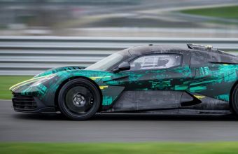 Астън Мартин тества нов суперавтомобил на стойност $ 800 000. 