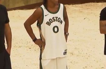 Роналдиньо  се появи с фланелка на Джейсън Тейтъм. 