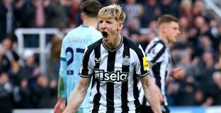 Нюкасъл се притеснява, че Ливърпул е завъртял главата на Гордън