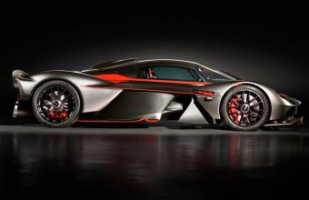 Хиперкарът Aston Martin Valkyri бе продаден за 3 милиона долара на търг в Дубай.