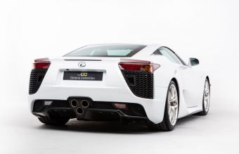 Lexus на Роуън Аткинсън се продава за повече от 1 милион долара 