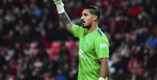 Челси се надява да купи Валес