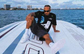 Хамилтън показа какво прави в Маями преди едноименното Гран При. „Vice City“, написа Хамилтън към снимката.