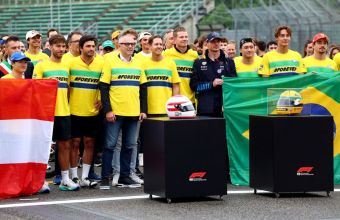 Разкритикуваха Верстапен, че не носи фланелка на Сена. 