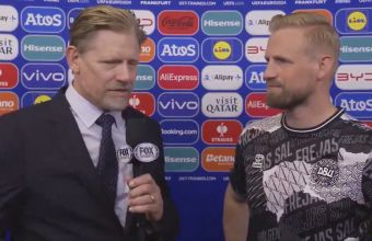 Петер Шмайхел взе интервю на живо от сина си Каспер Шмайхел след мача с Англия. 