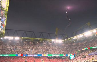 Гръмотевична буря спря Германия – Дания. 