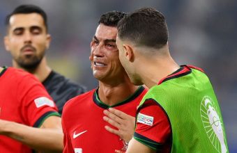 Роналдо се разплака след пропуснатата дузпа. 