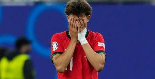 Отрязаха главата на Фелиш от плакат 