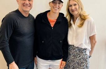 Швьонтек публикува снимка с Агаси и Граф. 