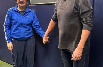 Агаси публикува снимка с Били Джийн. 