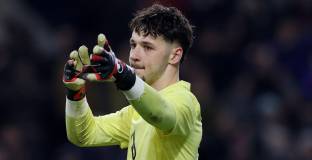 Нюкасъл преговаря с Бърнли за Джеймс Трафърд