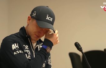 Петкратният олимпийски шампион норвежки биатлонист Йоханес Бьо проля сълзи на пресконференция, след като обяви, че се оттегля.