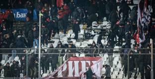 Грозно: Феновете на ЦСКА счупиха седалки на стадиона на Славия