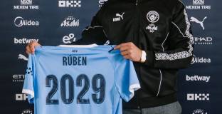 Ман Сити продължи с Рубен Диаш