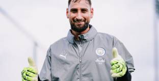 Ман Сити приветства Донарума в клуба 