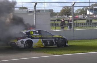 Автомобилът на брата на Хамилтън се запали на 18-та обиколка на Британския шампионат за туристически автомобили.