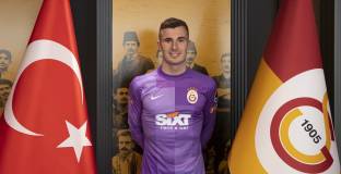 Галатасарай нае вратар на Барселона