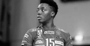  18-годишна волейболистка загина след падане от прозорец