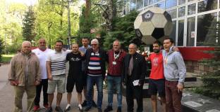 Джони Велинов раздава автографи преди финала за Купата