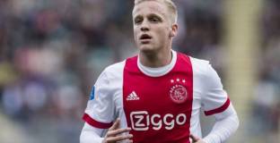 Реал се договори с Ван де Бек