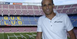 Ривалдо разказа как Неймар може да спечели феновете на Барса