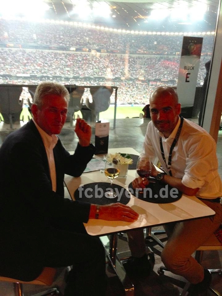 Юп Хайнкес и Пеп Гуардиола изгледаха Германия-Австрия на по чаша бира 