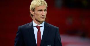 Хюпия е убеден, че Ливърпул може да спечели ШЛ и ВЛ