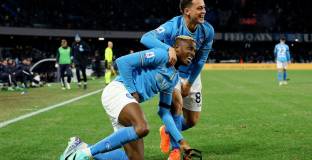 Осимен герой за Наполи при успех над Каляри