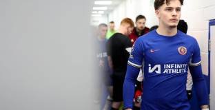 19-годишен халф на Челси ще продължи в Хъдърсфийлд