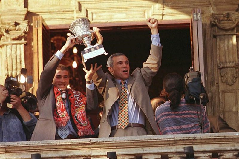 1998 година. Майорка спечели Суперкупата на Испания, побеждавайки Барса. 