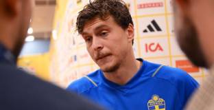 Линдельоф: Като капитан поех инициативата да спра мача