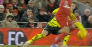  Съдийският корпус обясни защо Ливърпул не е получил дузпа 