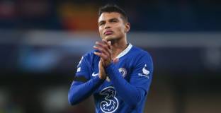 Челси планира да продължи със Силва