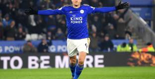 Лестър и Варди продължават с победите