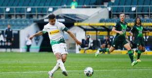 Борусия Мьонхенгладбах с класика срещу Волфсбург