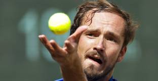 Глобиха Медведев с 42 500 долара