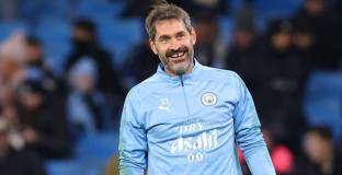 Карсън окачи ръкавиците на пирона