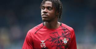 Саутхемптън получи нова оферта от Челси за Лавия