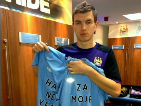 Джеко продава свои тениски в Ebay с цел да събере средства за сиропиталище в Сараево