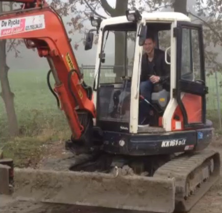 Футболистън на Тотънм Ян Вертонген - багерист