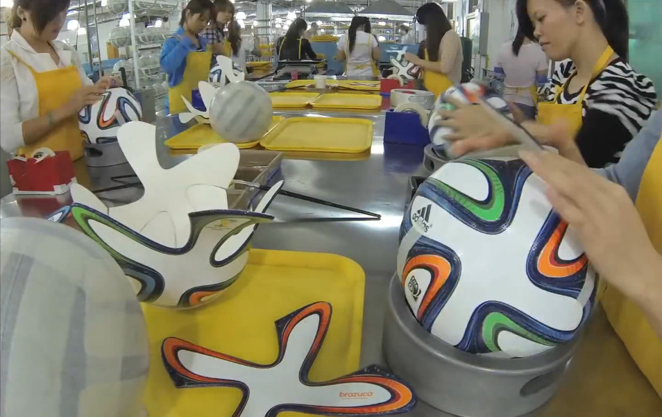 Как се произвежда Adidas Brazuca 