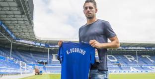 Валенсия привлече нападател на Алавес