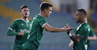 Рулетката на дузпите прати и Лудогорец напред за Купата (видео)