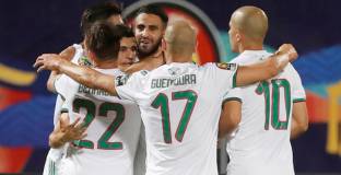 Алжир разгроми Гвинея и е на 1/4-финал