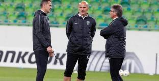 Бивш национален вратар поема към Китай