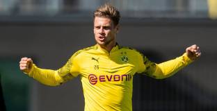 Борусия Дортмунд продължи с Пишчек