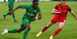 Любо Пенев продължава да бъде черна котка за Лудогорец, въпреки съдийска помощ (видео)