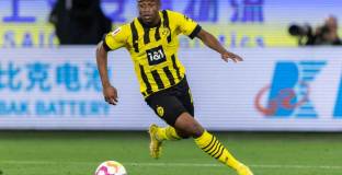 Ман Юнайтед и Ливърпул се интересуват от Мукоко 